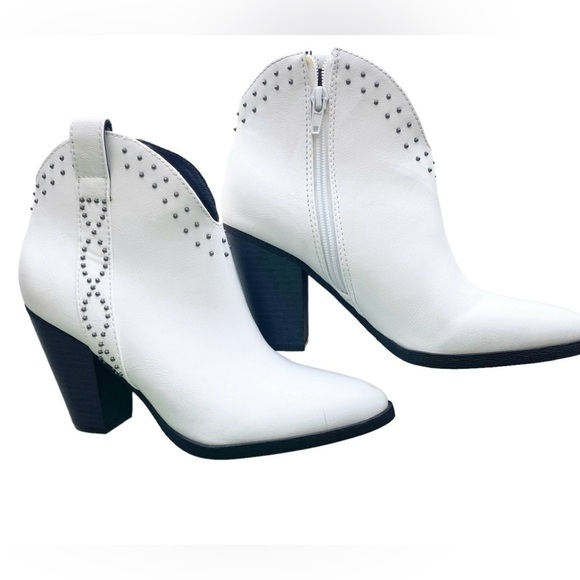 Indigo Shoes - INDIGO Rd. White Silver Studded Western Cowboy Cowgirl Boots Festival